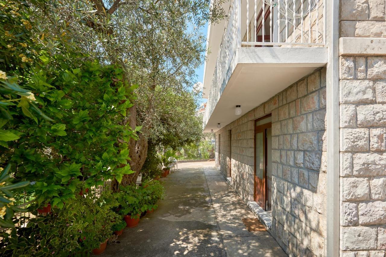 Apartmani Kuca U Maslinama Свети-Стефан Экстерьер фото