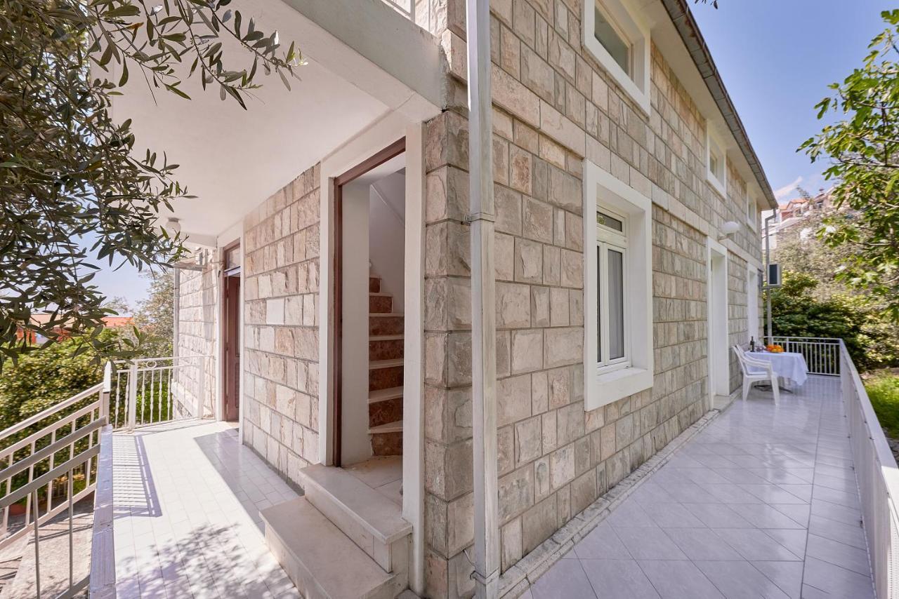Apartmani Kuca U Maslinama Свети-Стефан Экстерьер фото