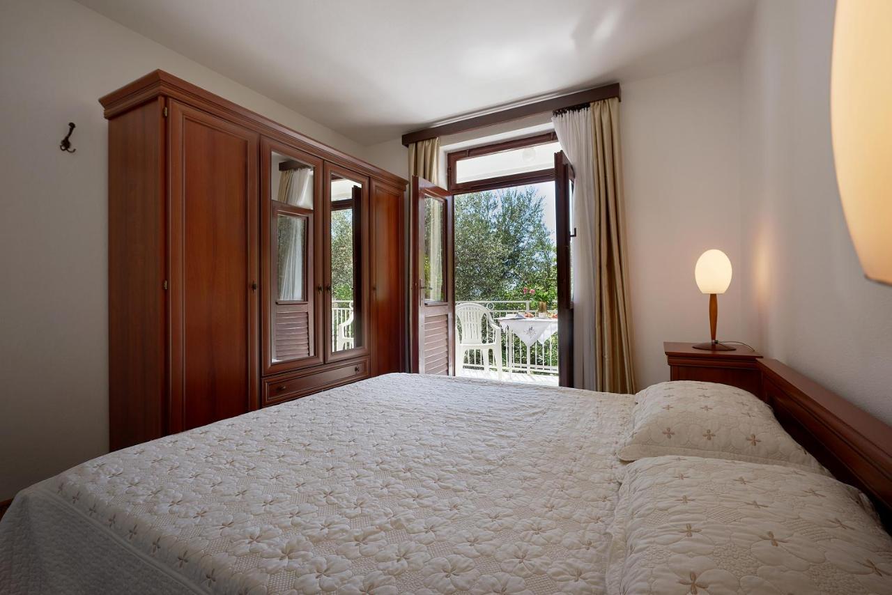 Apartmani Kuca U Maslinama Свети-Стефан Экстерьер фото