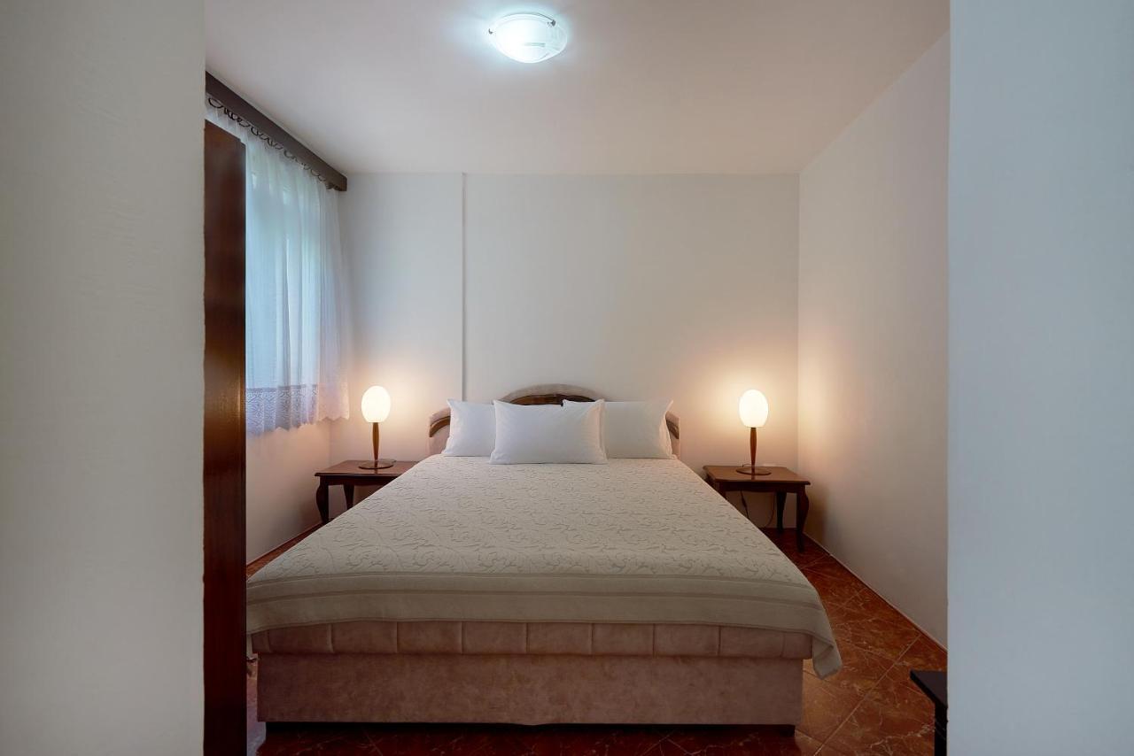 Apartmani Kuca U Maslinama Свети-Стефан Экстерьер фото