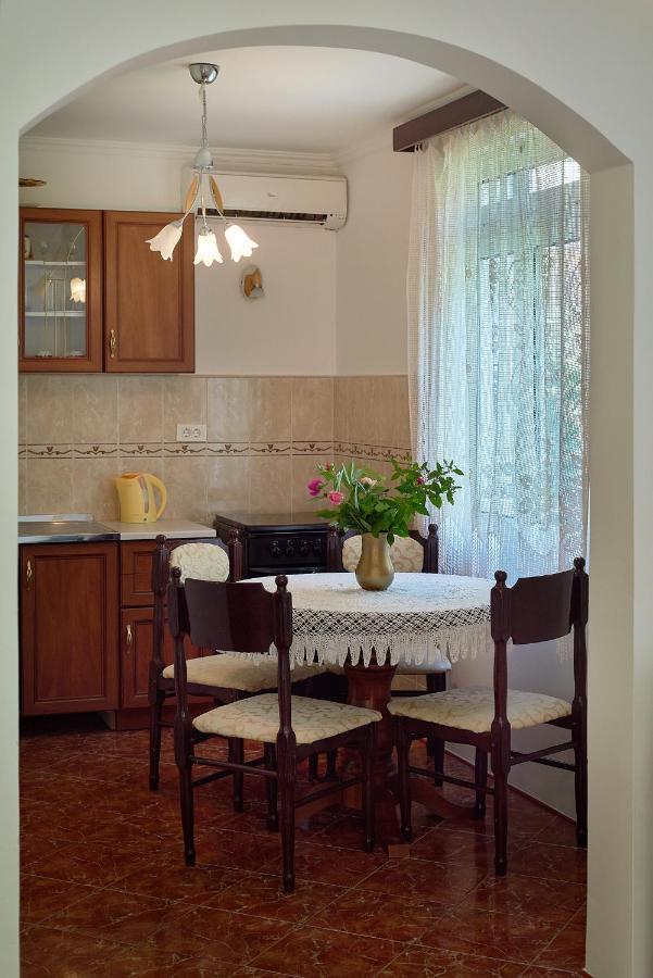 Apartmani Kuca U Maslinama Свети-Стефан Экстерьер фото