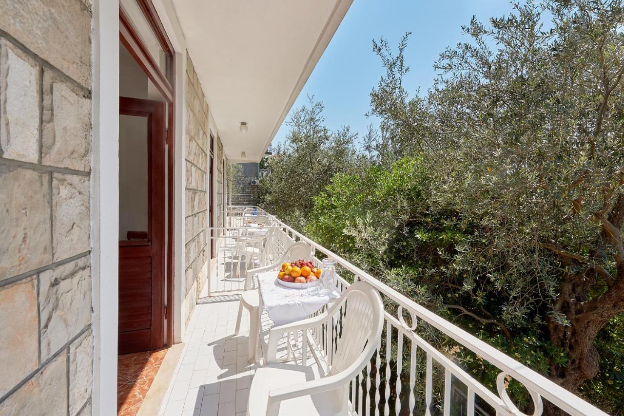 Apartmani Kuca U Maslinama Свети-Стефан Экстерьер фото