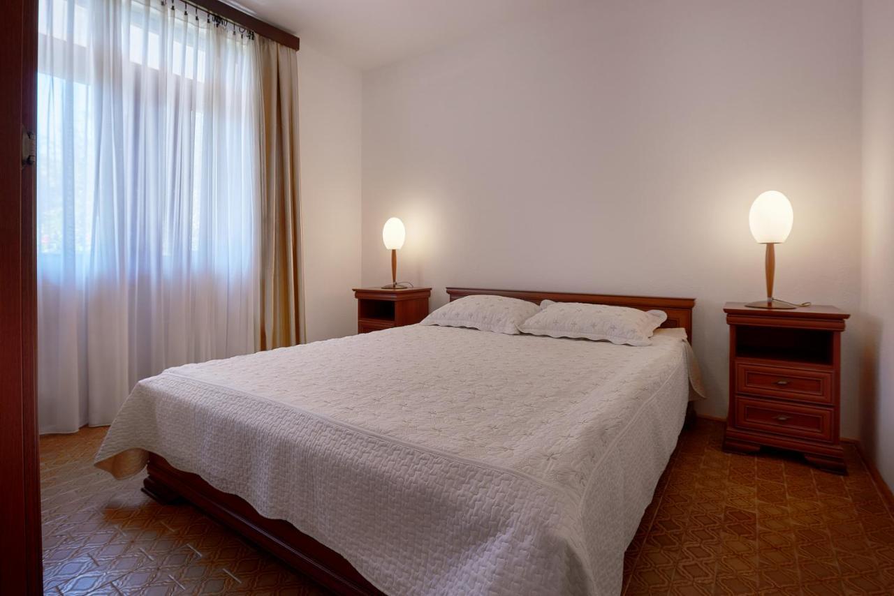 Apartmani Kuca U Maslinama Свети-Стефан Экстерьер фото