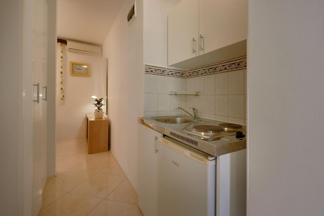 Apartmani Kuca U Maslinama Свети-Стефан Экстерьер фото