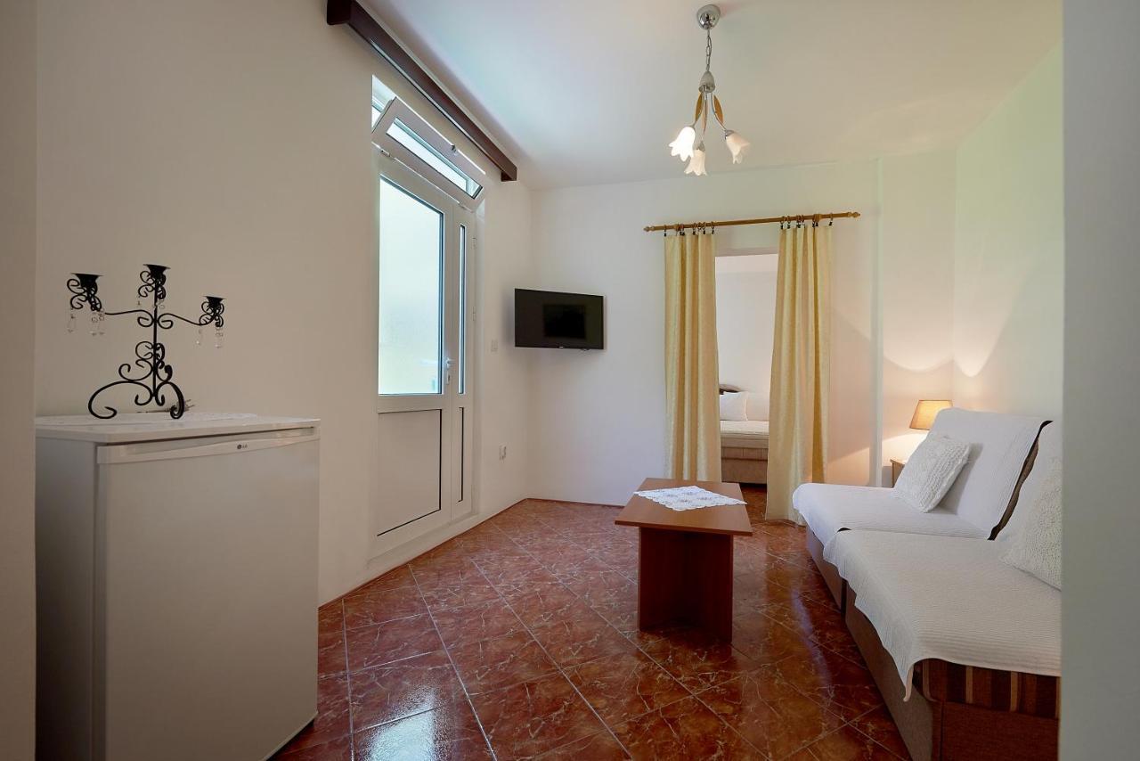 Apartmani Kuca U Maslinama Свети-Стефан Экстерьер фото